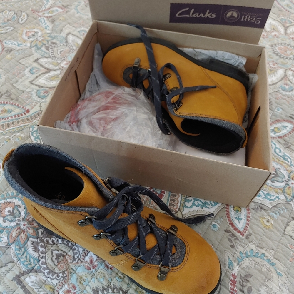 Clark's camping boots size 7